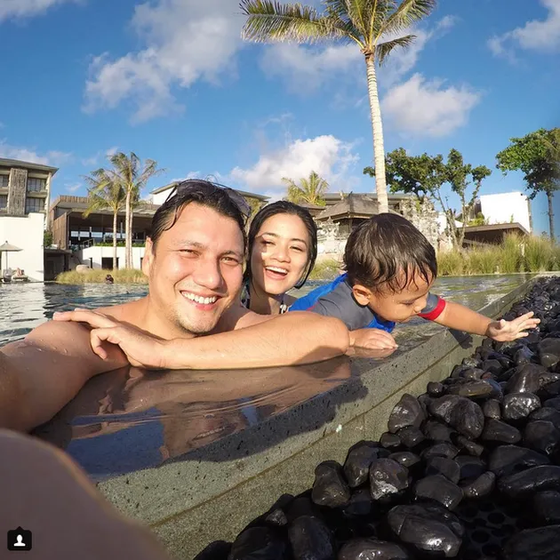 Liburan Titi Kamal - Christian Sugiono