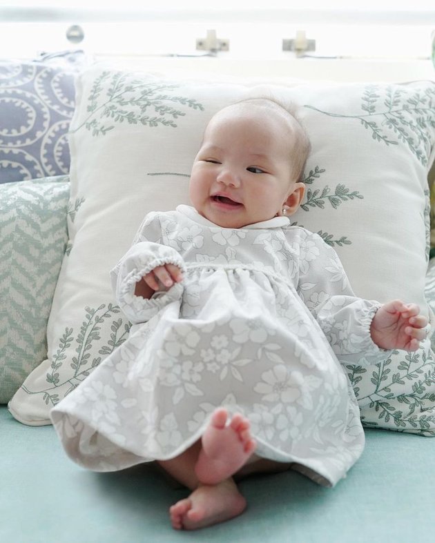 7-Month-Old Already in the Diamond Business, 6 Portraits of Claire, Daughter of Shandy Aulia, Who Always Looks Luxurious Like a Princess