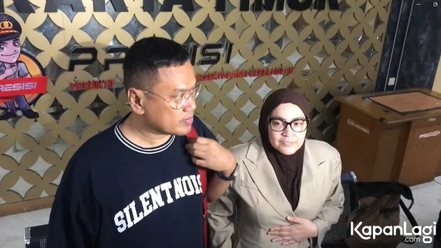Uya Kuya dan astrid kuya pakai kacamata