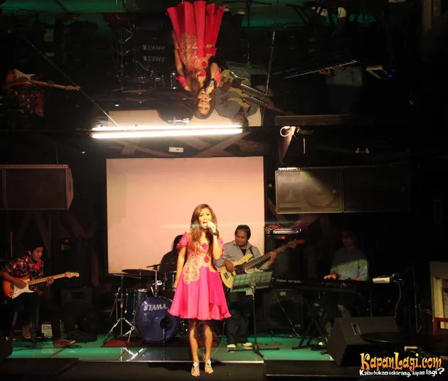 Uci Nurul Elfas Singer