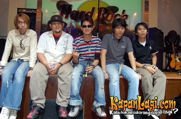 Album 'PUTIH'
