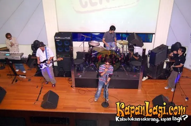 Album 'PUTIH'