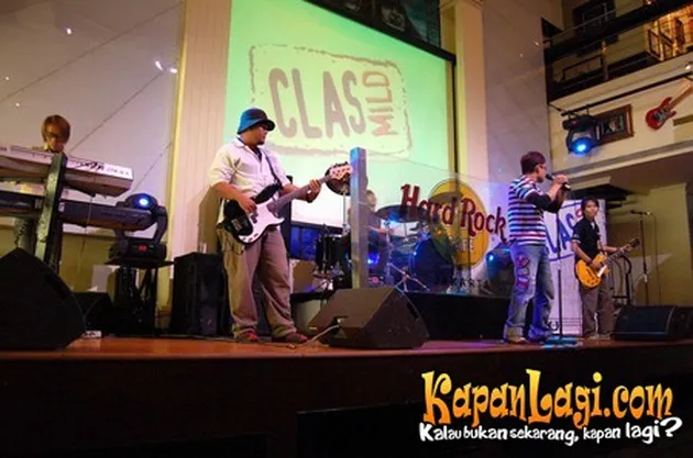 Album 'PUTIH'