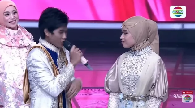 Valen &amp; Mila di Atas Panggung D&#039;Academy 7 Sebagai Peserta