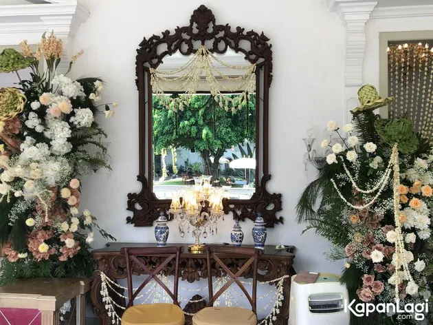 Cermin di Venue Akad Anak Soimah
