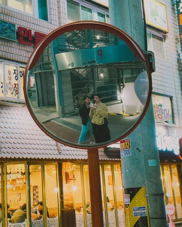 Berikut merupakan salah satu momen liburan Sheila Dara dan Fita Anggriani yang sudah dibagikan di masing-masing instagram-nya.