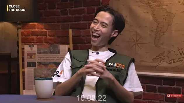 Vidi Aldiano tertawa