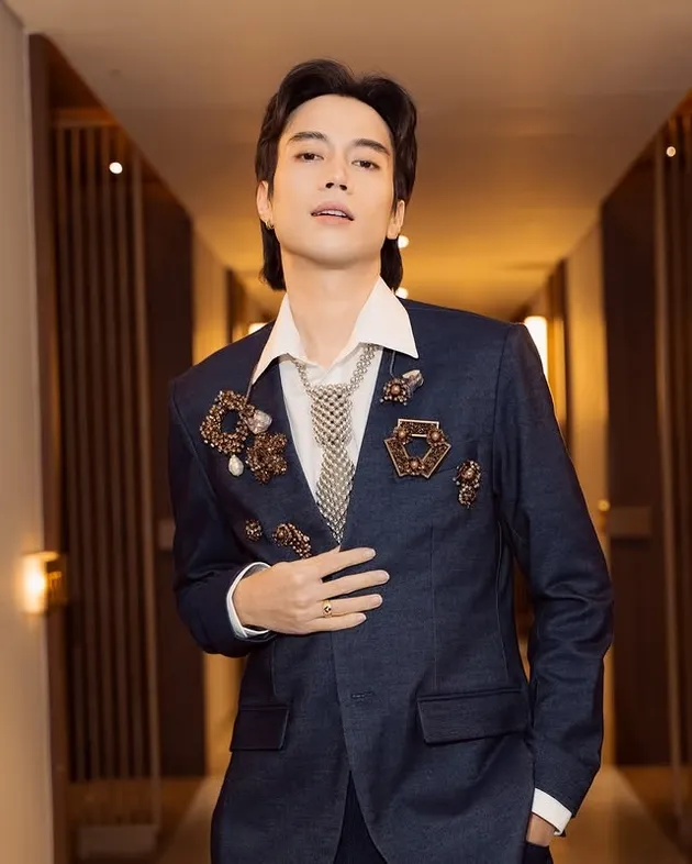 Vidi Aldiano pakai jas