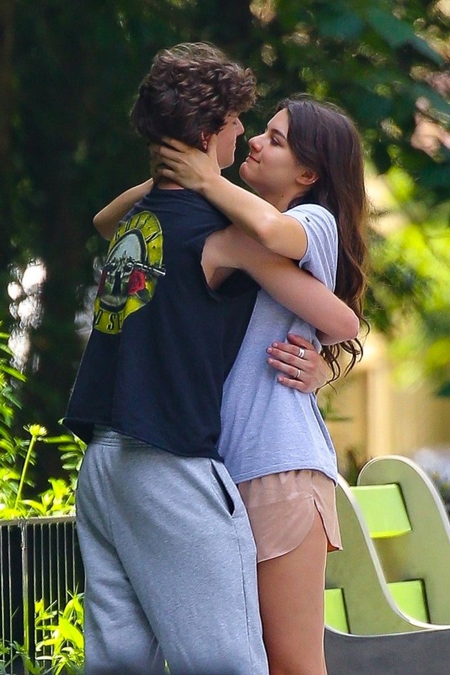 Viral Photos of Suri Cruise Caught Kissing Her Boyfriend, Toby Cohen in Public