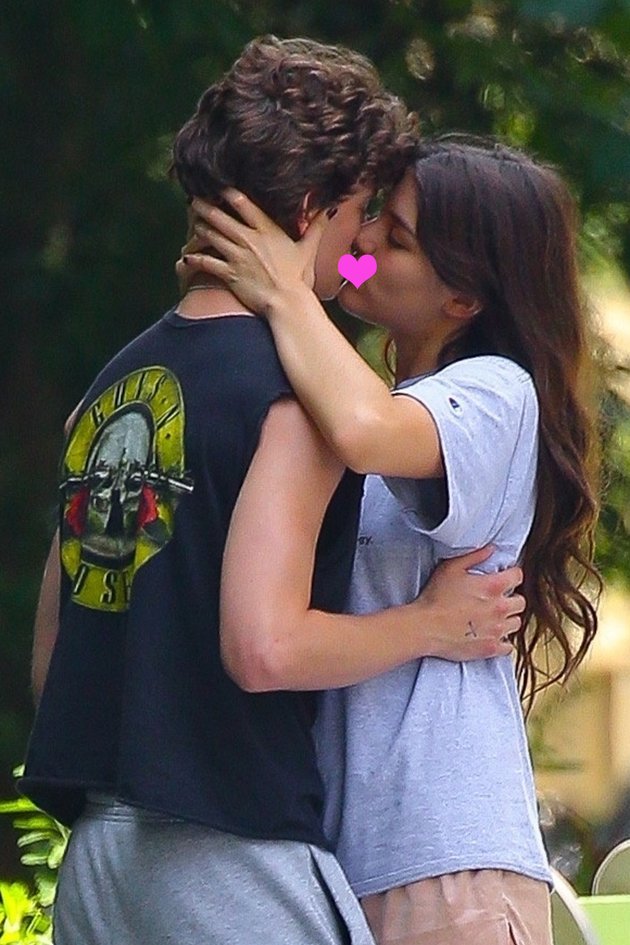 Viral Photos of Suri Cruise Caught Kissing Her Boyfriend, Toby Cohen in Public
