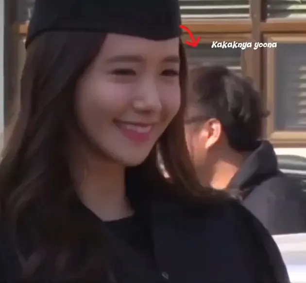 Yoona saat wisuda