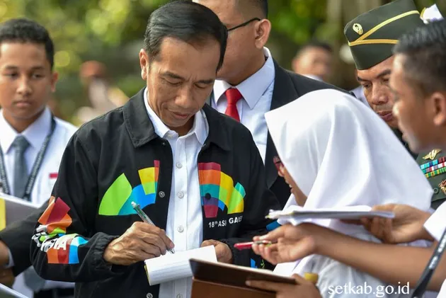 jokowi, berita jokowi, presiden jokowi, jaket jokowi, jaket asian games jokowi