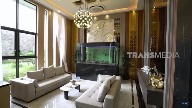 Viral Earns Rp8 Billion from 2.5-Hour Live Sale, Here are 8 Pictures of Dr. Richard Lee's Magnificent House in Palembang like a Resort