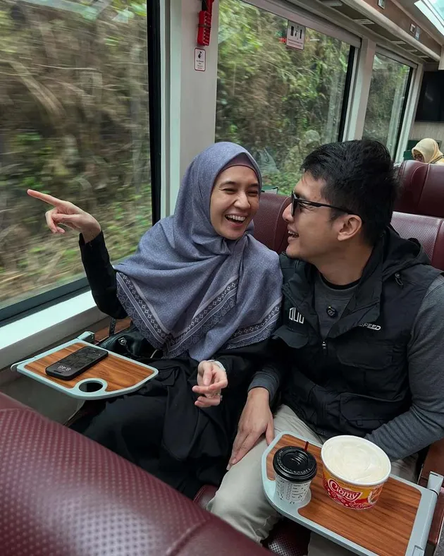 Dhini Aminarti dan suami