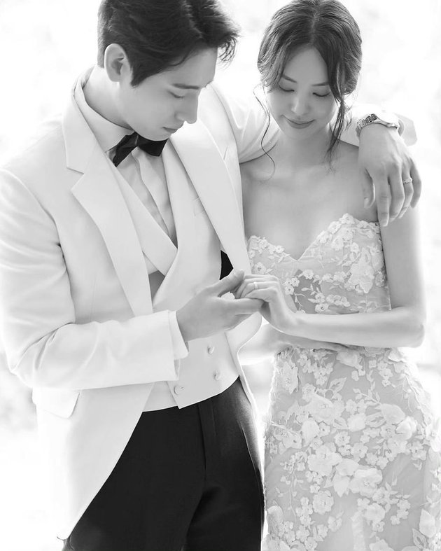 Visual Couple, 10 Portraits of Yoon Park and Kim Soo Bin Who Have Officially Married - Online Wedding Fans