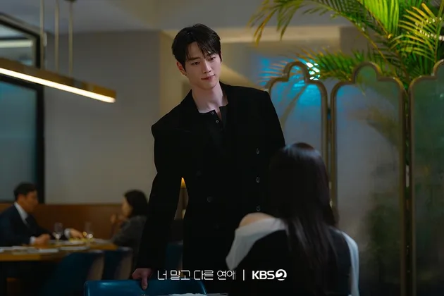 Seo Kang Joon di pakai serba hitam