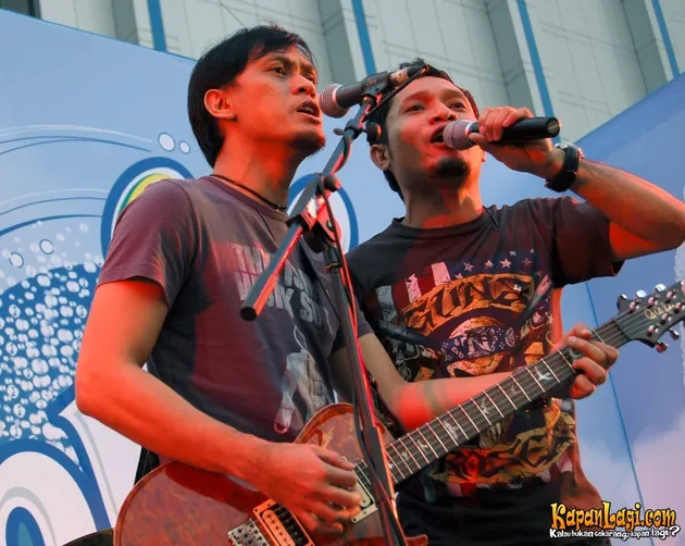 Andra and The BackBone