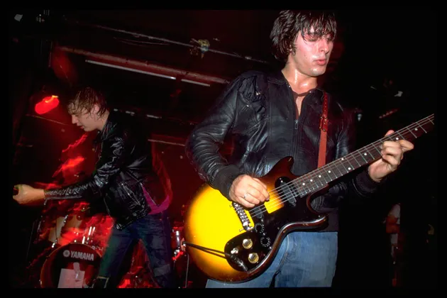 Pada tahun 2000, The Libertines menggelar secret gigs di London Metro Club. Karena suasana malam itu sangat kacau, akhirnya acara harus dihentikan oleh pihak berwajib.