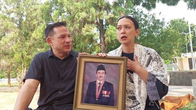 Died at the Age of 94, Here are 8 Photos of the Funeral of Ari Wibowo's Father Accompanied by a Military Procession - Previously Expressed Love for Ira Wibowo