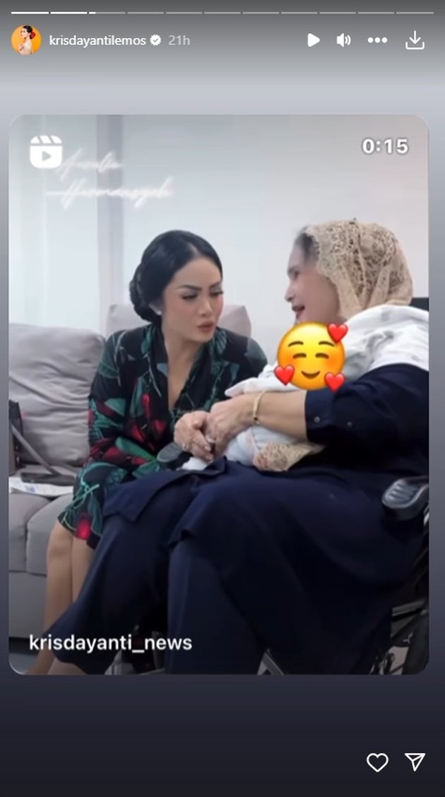 The Face of Atta & Aurel's Second Child Revealed, This is the Happy Portrait of Kris Dayanti Taking Care of Two Grandchildren