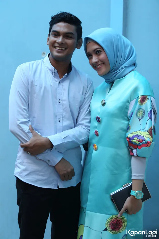 Rahmat Dan Putri Bahagia Mengundang Anda: Mari Merayakan Bersama Di Hari Bahagia Mereka WAJAH BAHAGIA ADITYA PUTRI-RIDWAN GHANI, SIAP NIKAH TANPA PACARAN