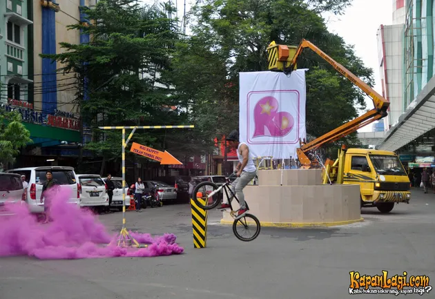 Baru-baru ini, ada yang berbeda dengan suasana di sekitaran Blok M Square.