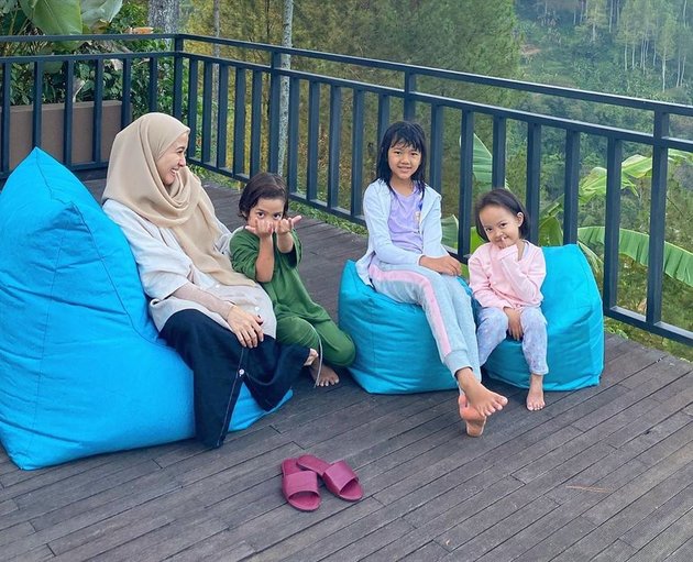 Full Face of Happiness - Enjoy the Beauty of Nature, These Are 7 Portraits of Laudya Cynthia Bella's Vacation with Family in Bandung