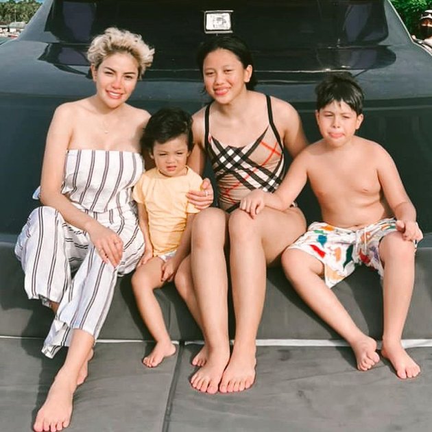Almost All of Her Children Resemble Her, Check Out 8 Latest Photos of Nikita Mirzani with Her Three Children - The Eldest Loly Wears a Swimsuit and Becomes the Highlight