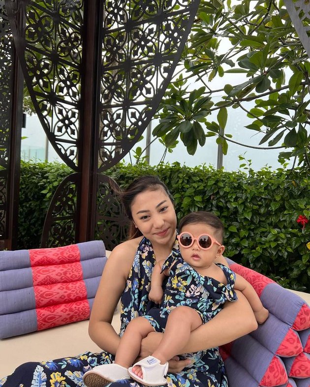 Winona Willy adik Nikita Willy baru saja melahirkan anak pertamanya pada 25 Agustus 2022 lalu. Sejak saat itu, ia kerap mengunggah momen kebersamaan bareng buah hati.