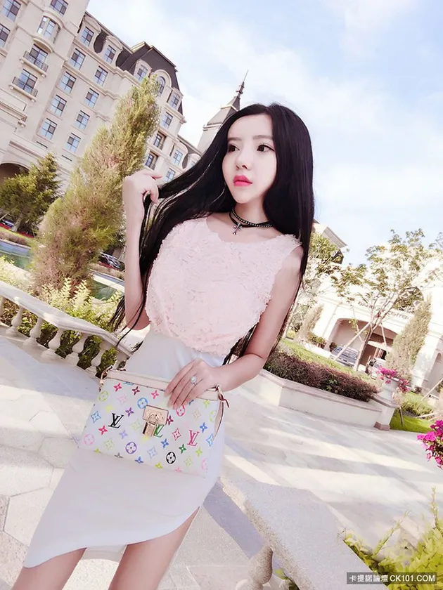 foto-foto manusia barbie gemparkan China