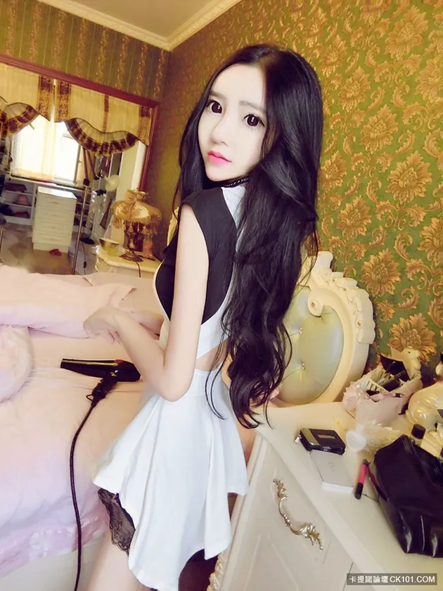 foto-foto manusia barbie gemparkan China