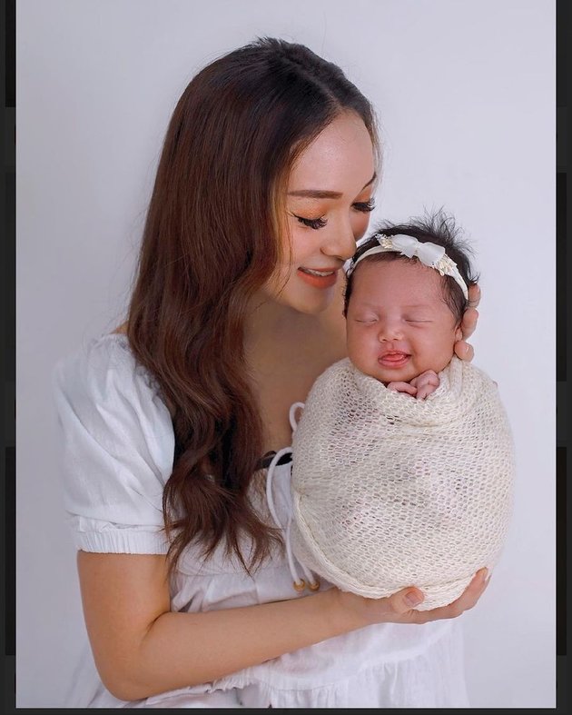 Her Face Was Once Hidden, Here are 8 Portraits of Baby Alia, Zaskia Gotik's Adorable Second Child - Beautiful and Cute as a Nurse