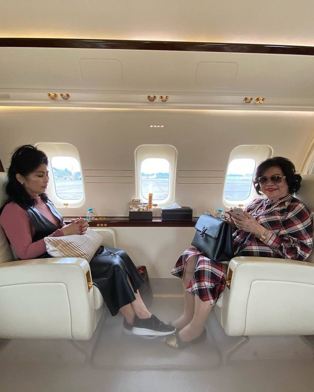 Passing on Beauty to Children, Portraits of Catharina Erliani, Sandra Dewi's Fashionable Mother - Flying on a Private Plane with Her Daughter-in-law