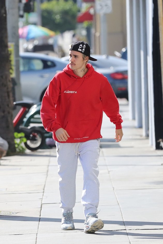 Justin bieber discount hoodie outfit