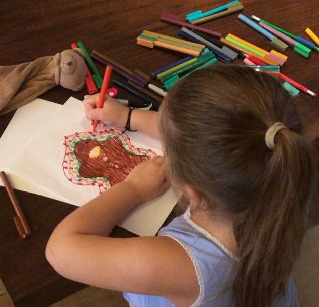 WEEKLY HOT IG: HARPER BECKHAM NYANYI - FOTO LIBURAN BELLA 