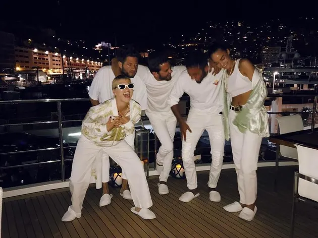 Weekly Hot Instagram