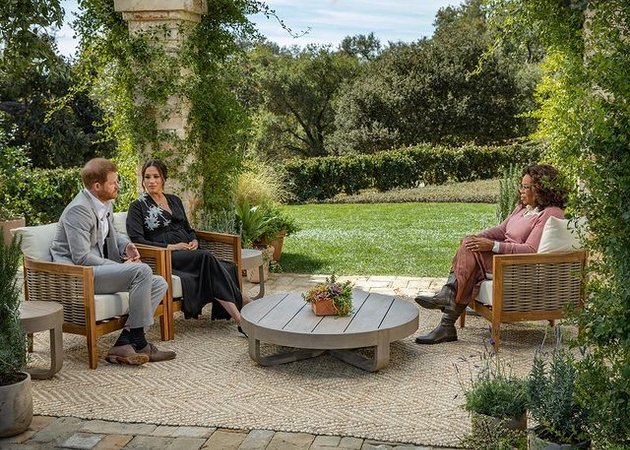 Yang pertama, ada wawancara eksklusif Oprah Winfrey bersama Pangeran Harry dan Meghan Markle yang mengungkapkan fakta mengejutkan Kerajaan Inggris yang belum pernah terungkap sebelumnya.