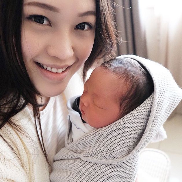 Wilford J Pesik Vania Larissa Lahirkan Bayi Laki Laki