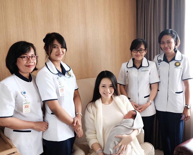 WILFORD J. PESIK, VANIA LARISSA LAHIRKAN BAYI LAKI-LAKI 
