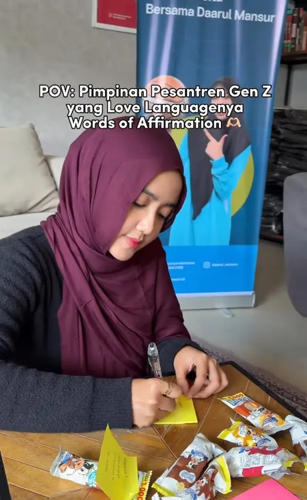 Wirda Mansur Saat Mode Jadi Pimpinan Gen Z di Pesantren Daarul Mansur