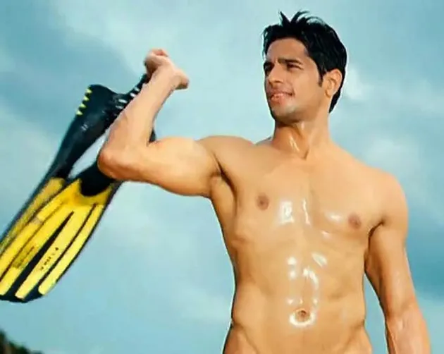 Wow Perut Sixpack Aktor Bollywood Ini Bikin Mata Melotot Aktor Yang Dikabarkan Dekat Dengan Alia Bhatt Sidharth Malhotra Juga Kapanlagi Com Everybody is a genius watch the latest video from sidharth malhotra (@sidmalhotra). wow perut sixpack aktor bollywood ini