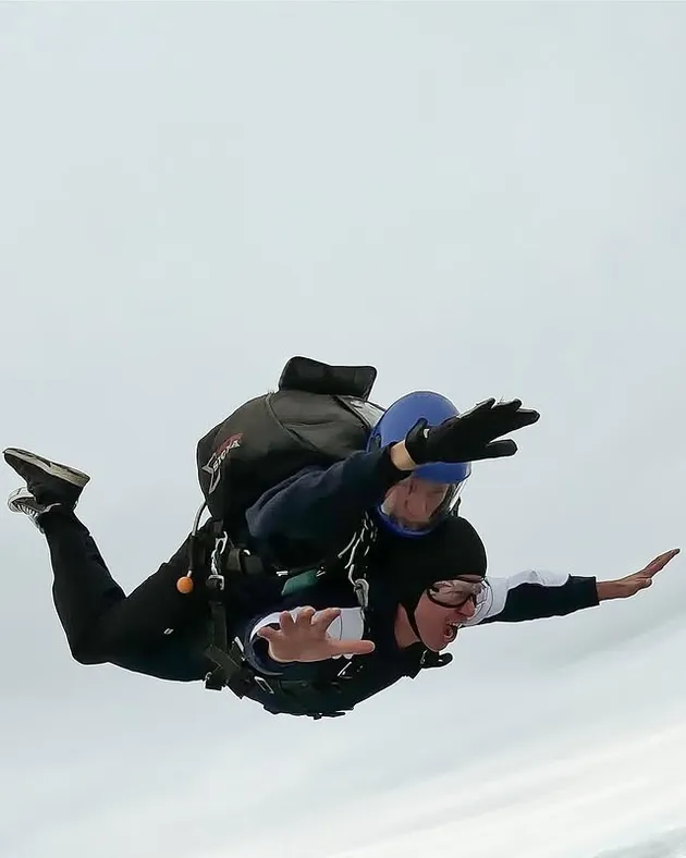 Gading Marten terjun payung