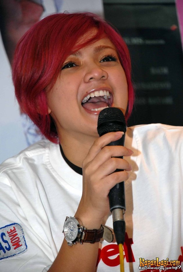 WARNA WARNI RAMBUT  NIRINA  ZUBIR  KapanLagi com