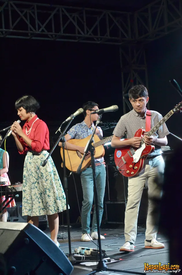 Kala itu, Malang diguyur hujan gerimis, namun deretan lagu WSATCC malah membawa kesan romantis.