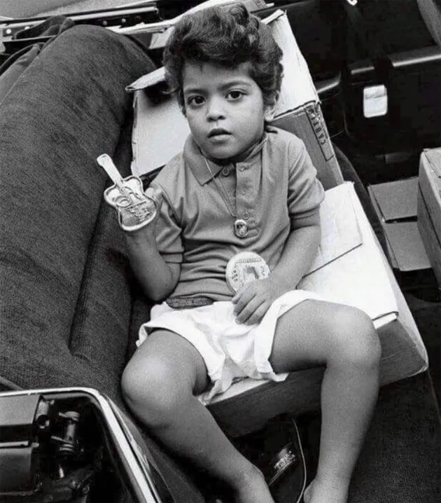 Nina Zatulini Berhijab