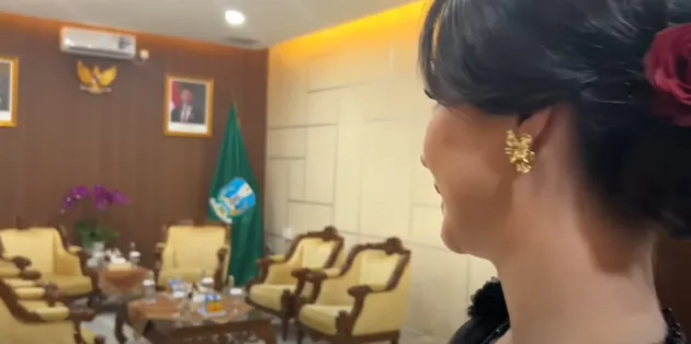 Arumi Bachsin perlihatkan ruang kerja baru Emil Dardak