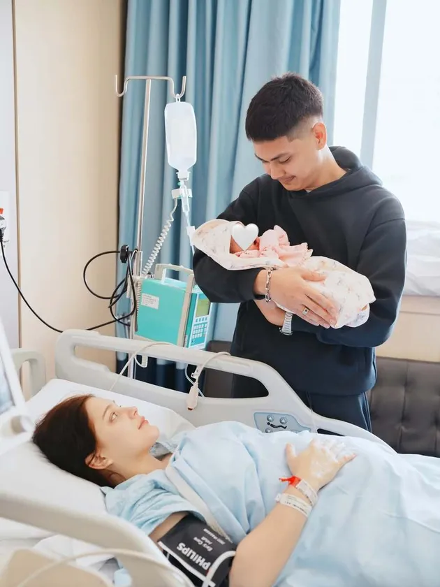 Yasmine Ow melahirkan anak kedua