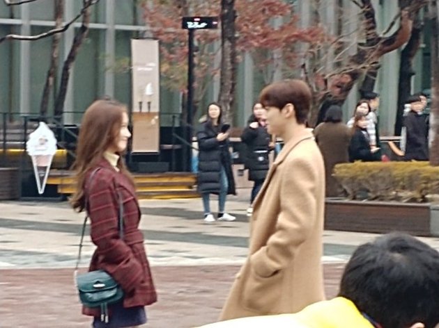 Yoona SNSD and Cha Eun Woo Shooting Together, Two K-Pop Visuals with Sweet Gaze Like a Couple - Successfully Making Fans Baper Want to See Them Act