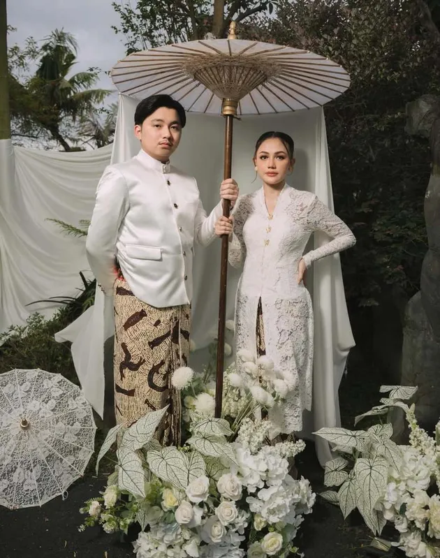 Yosika Ayumi dan Aksa Uyun pose prewedding