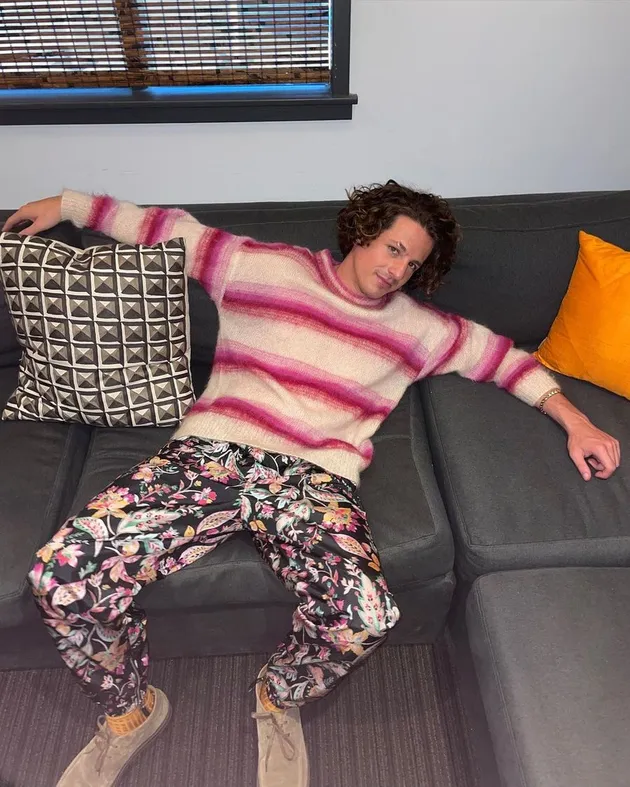 7 Potret Terbaru Charlie Puth